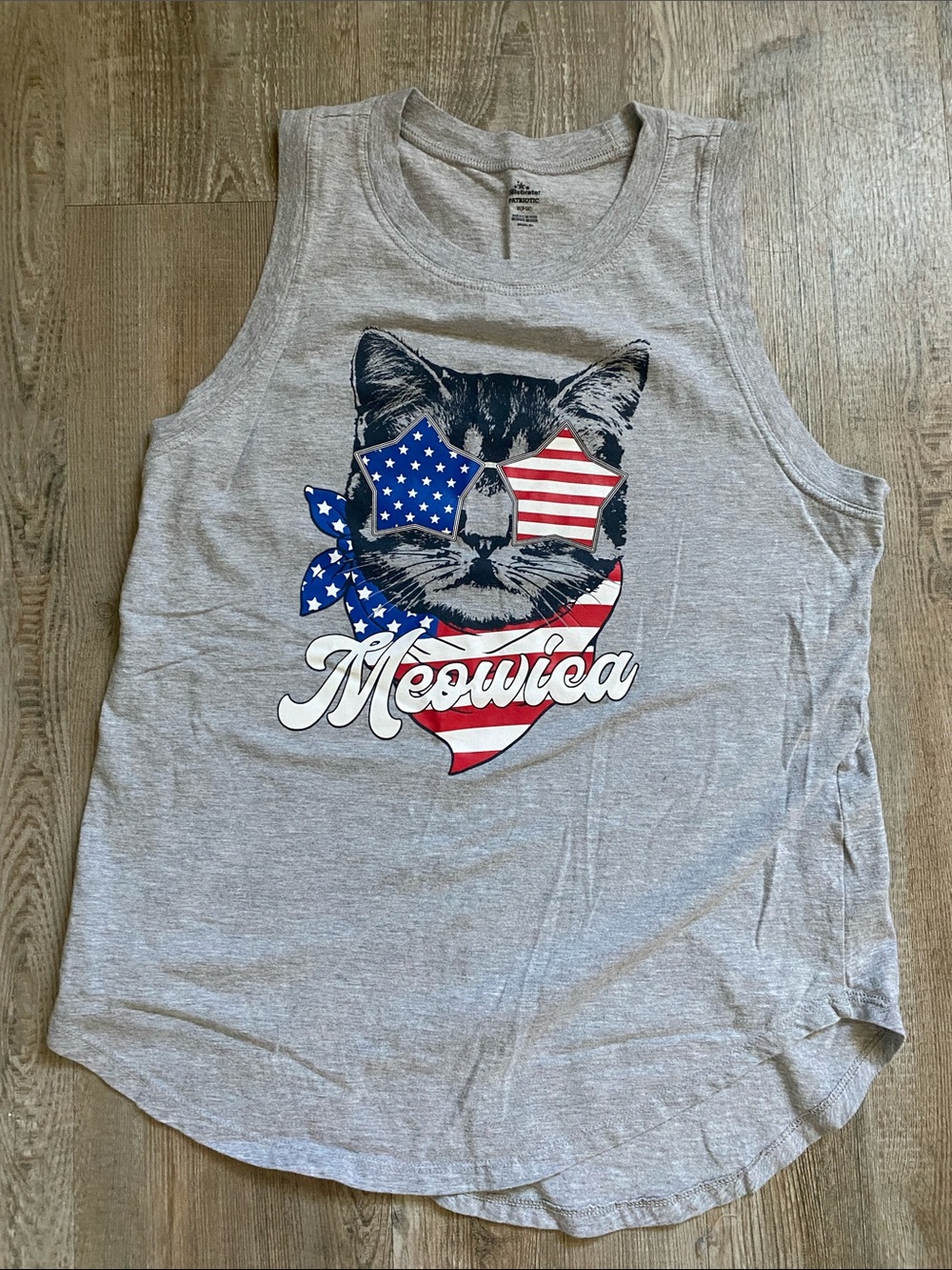 Meowica Grey Cat Graphic Tank Top with American Flag Print